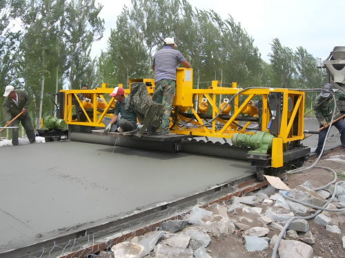 路拱摊铺机：赋能道路建设的高效利器