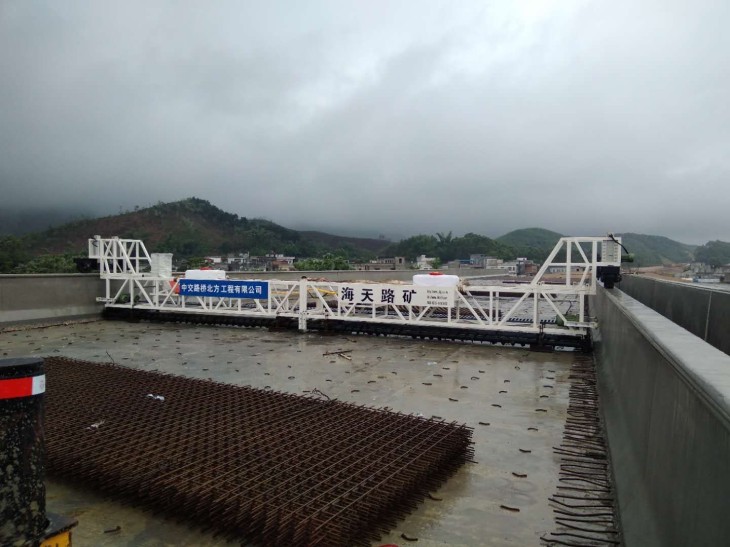 桥面摊铺机：助力高品质桥面建设的核心装备