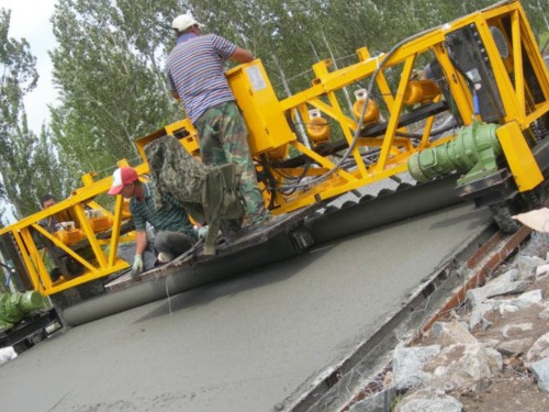 路拱摊铺机：助力道路工程高效精准施工的核心设备